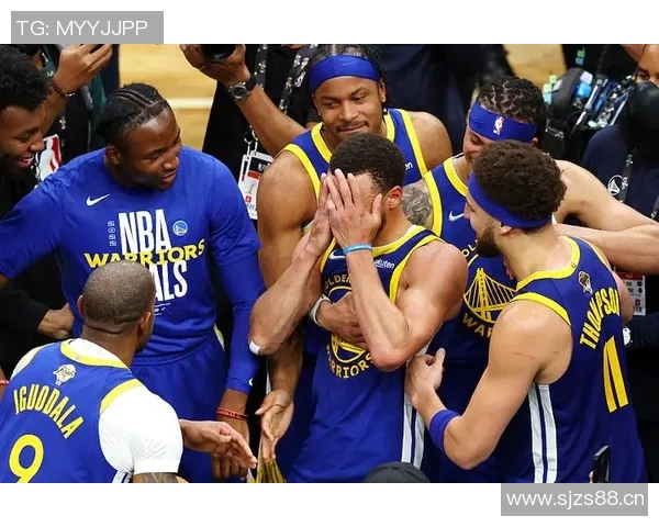 勇士球员荣膺月度最佳表现出色实力与荣誉完美契合实至名归 勇士球员荣膺月度最佳表现出色实力与荣誉完美契合实至名归