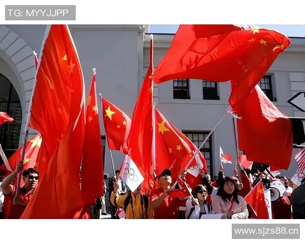 中国运动员穿国旗出征奥运，现场高唱国歌震撼人心