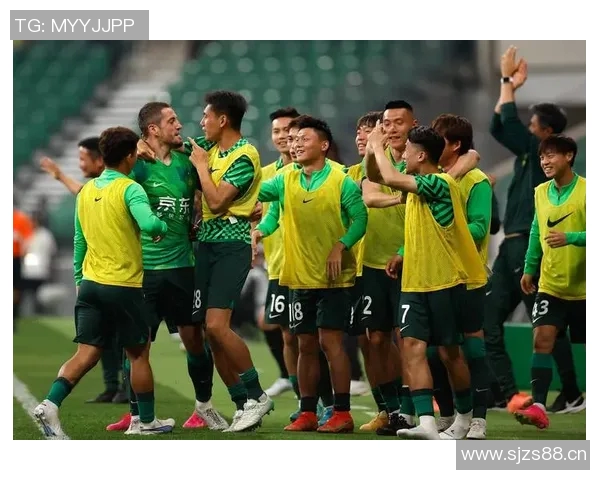 孙兴慜赛场微妙小动作引发广泛讨论球迷热议其不经意间的细节表现